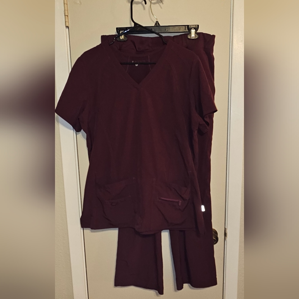 Med Couture scrub set XL